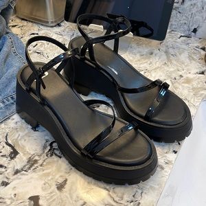 Black patent sandles